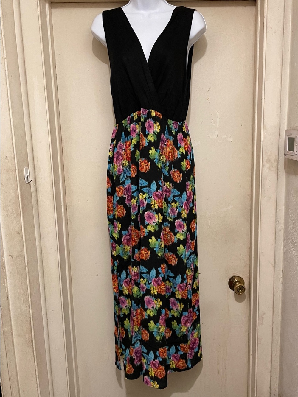 sof Women's XL Black Floral Maxi Dress Sleeveless V-Neck Pullover